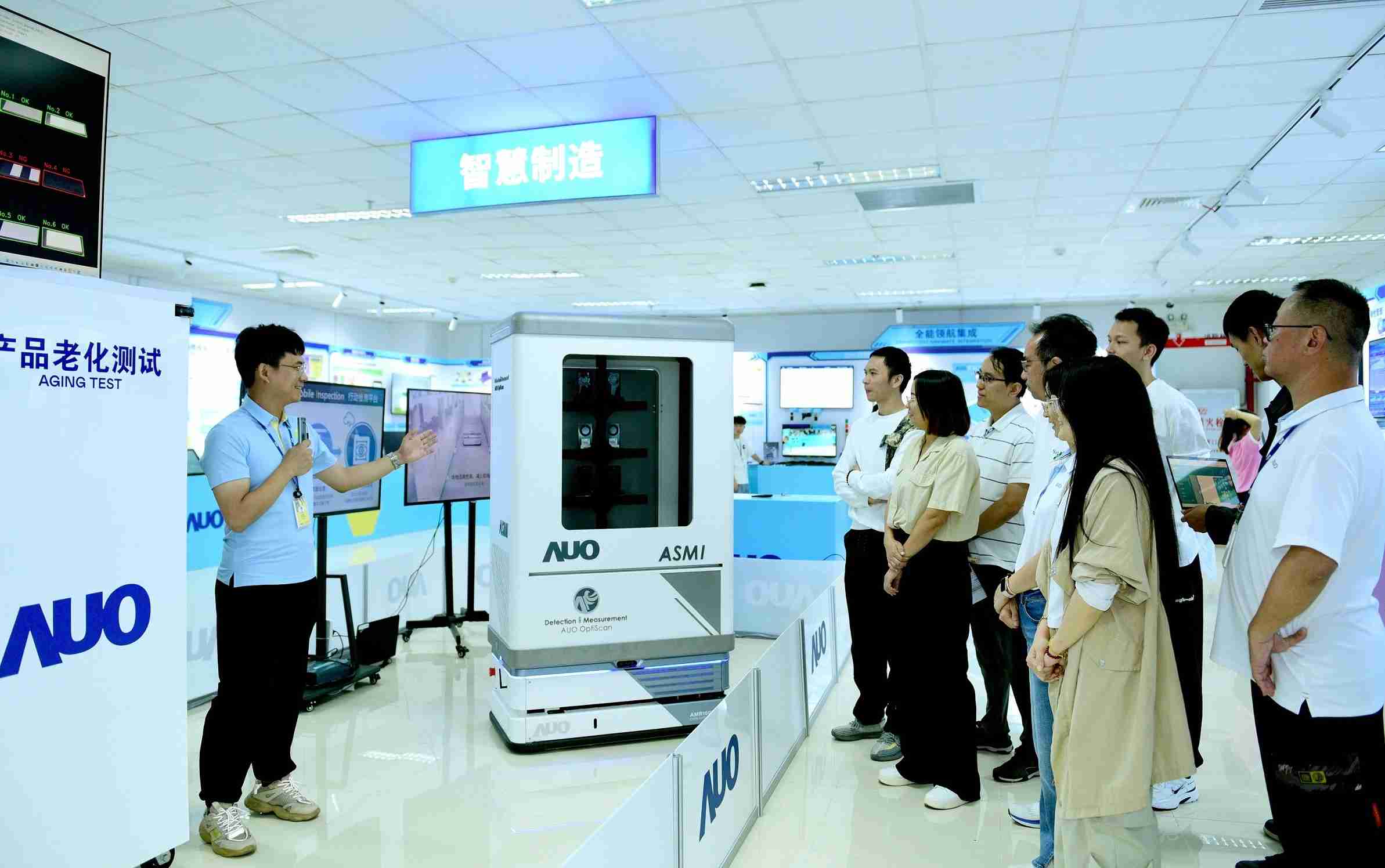 尊龙集团厦门将5G+ABC技术串联生产管理全流程，，打通研发、、、、采购、、、生管、、、制程、、、设备、、、、质量等产品全生命周期制造流程，，，完成数字化设计、、、、智慧供应链、、、智能座舱、、、全流程设备管理、、数据驱动优化、、、、智慧在线检测、、、、智慧品管等自适应生产模式升级